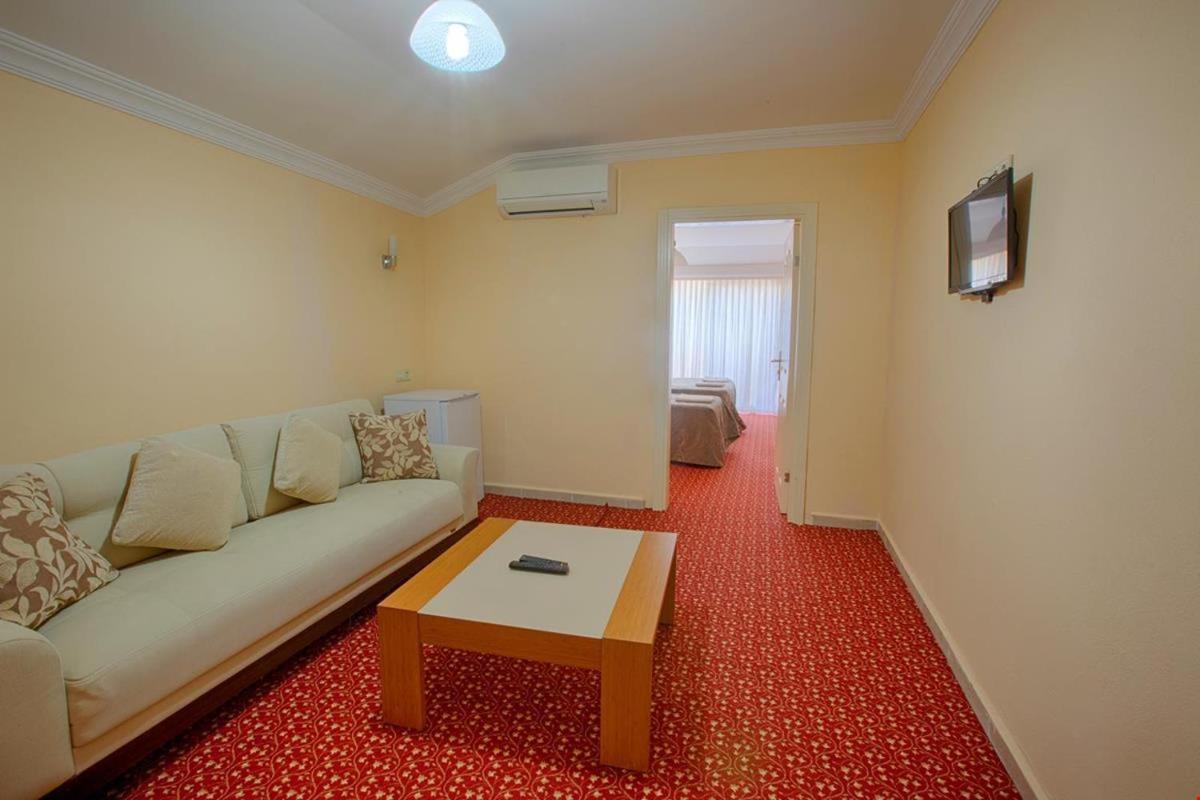 Azak Blue Otel โอคูร์จาลาร์ ภายนอก รูปภาพ