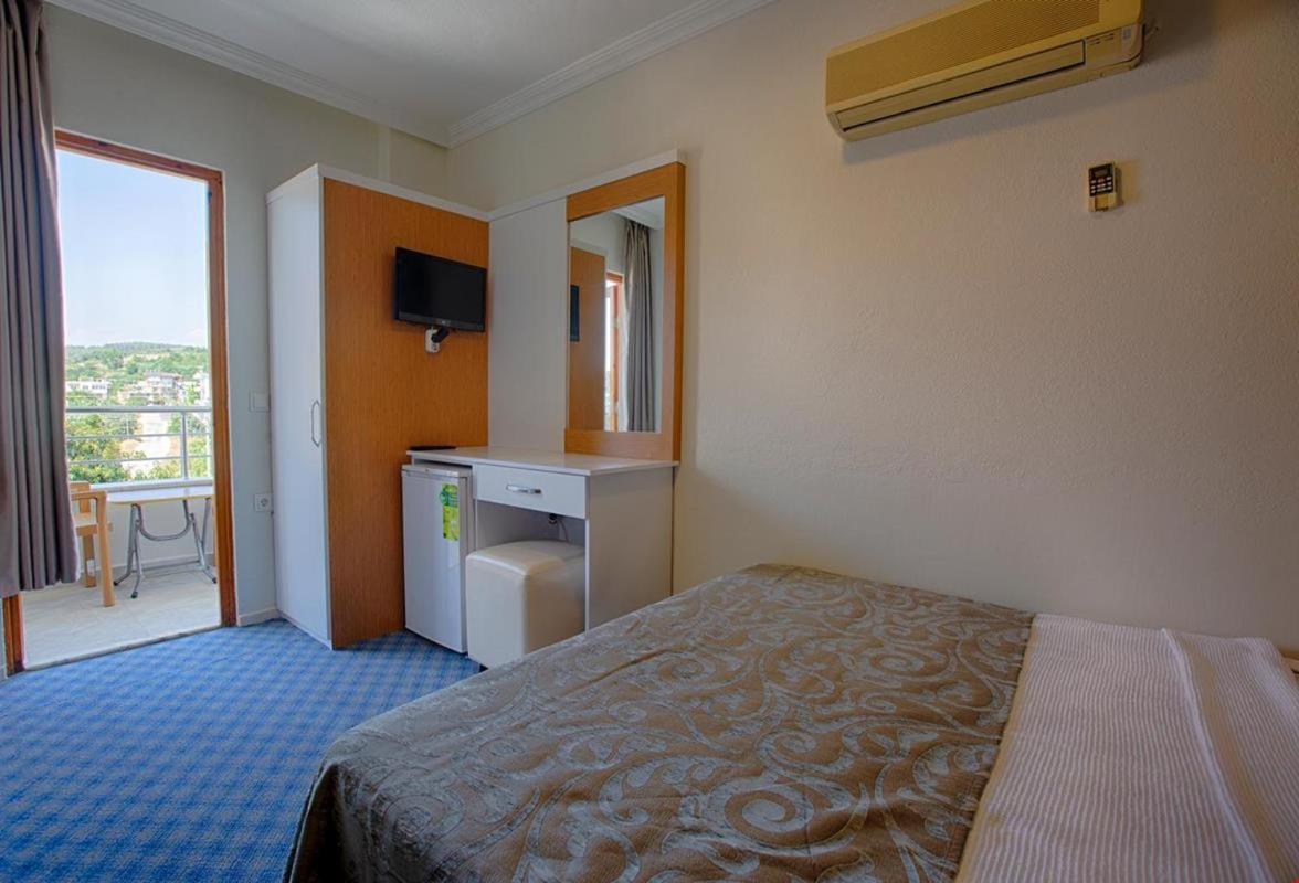 Azak Blue Otel โอคูร์จาลาร์ ภายนอก รูปภาพ