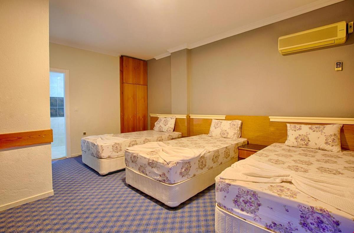 Azak Blue Otel โอคูร์จาลาร์ ภายนอก รูปภาพ
