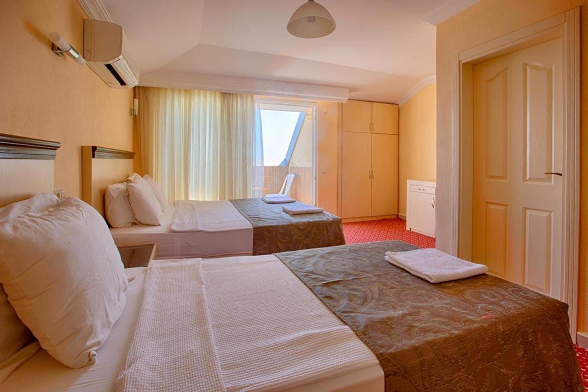 Azak Blue Otel โอคูร์จาลาร์ ภายนอก รูปภาพ